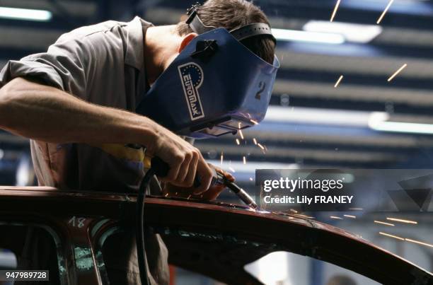 Apprenti en BTS carrosserie en France, en septembre 1999.