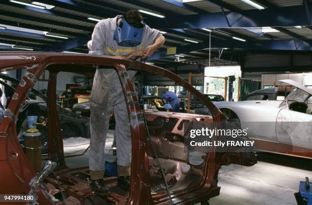 Apprenti en BTS carrosserie en France, en septembre 1999.