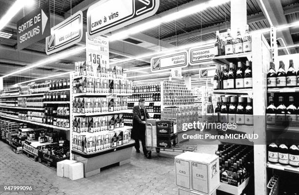 Rayon alcool d'un supermarché en France, en 1988.