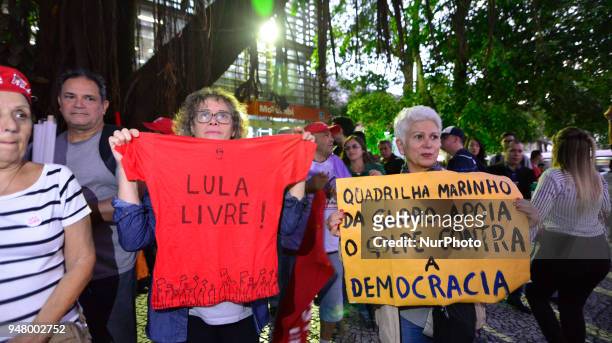 Protesters protest at the door of Rede Globo against the broadcaster and for the freedom of Lula., In São Paulo, Brazil on April 17, 2018. Lula was...