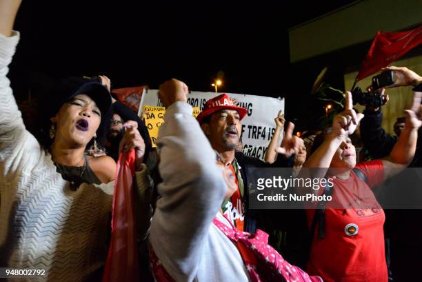 Protesters protest at the door of Rede Globo against the broadcaster and for the freedom of Lula., In São Paulo, Brazil on April 17, 2018. Lula was...