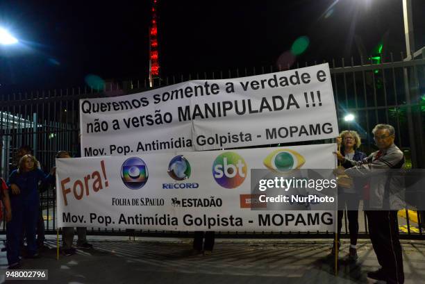 Protesters protest at the door of Rede Globo against the broadcaster and for the freedom of Lula., In São Paulo, Brazil on April 17, 2018. Lula was...