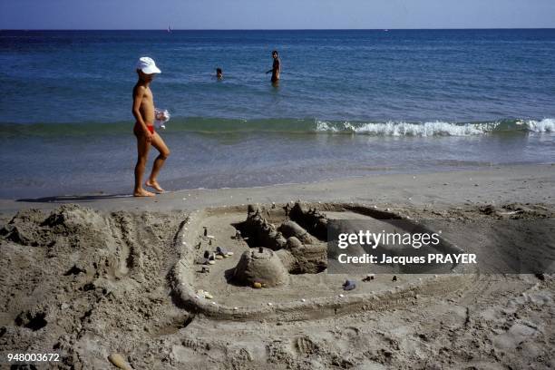 00/08/1993. NATURISME DANS LE SUD DE LA FRANCE.