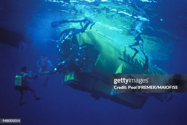 France's Environment Ministry has agreed to lend Spain the "Nautile", a deep-water submarine which will check whether the estimated 17 million...