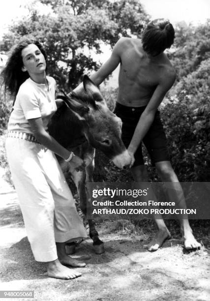 Florence Arthaud et son frère Jean-Marie avec un mulet, circa 1970, France.