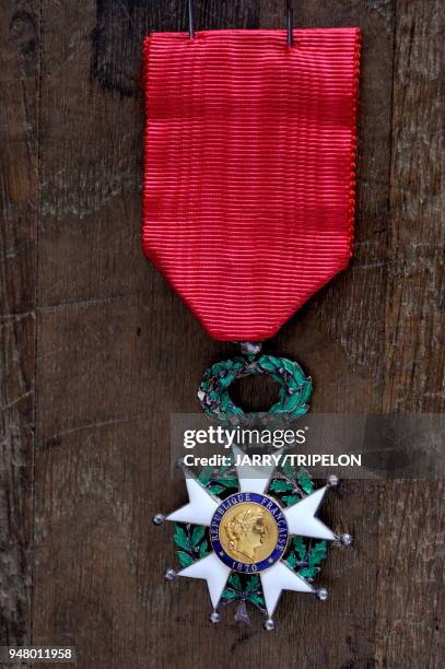 France, objet en relation avec la guerre 1914-1918, de?coration militaire, Le?gion d'Honneur, Croix de Guerre.