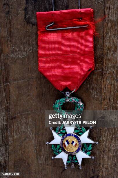 France, objet en relation avec la guerre 1914-1918, de?coration militaire, Le?gion d'Honneur, Croix de Guerre.