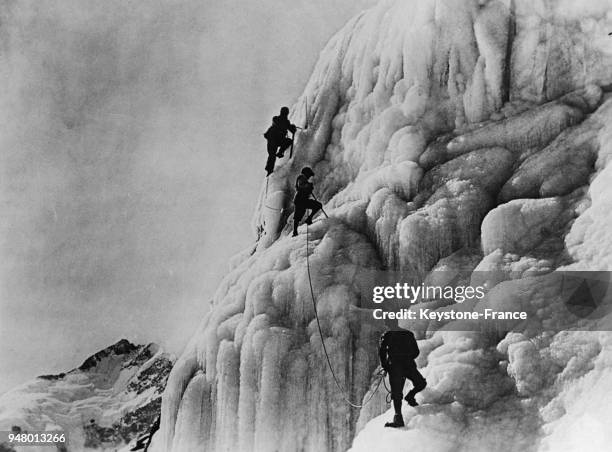 Alpinistes sur un glacier en 1934.