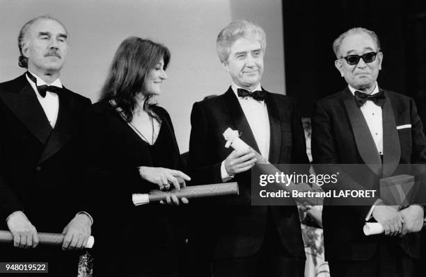 Michel Piccoli reçoit le Prix d'interprétation masculine, Anouk Ailmée le Prix d'interprétation féminine, Alain Resnais le Grand Prix Spécial du jury...