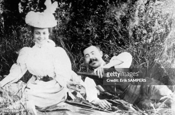 The founder of the POL-ROGER Champagne brand, Georges POL-ROGER and his wife having a drink on the grass in 1924. Georges POL-ROGER, fondateur de la...