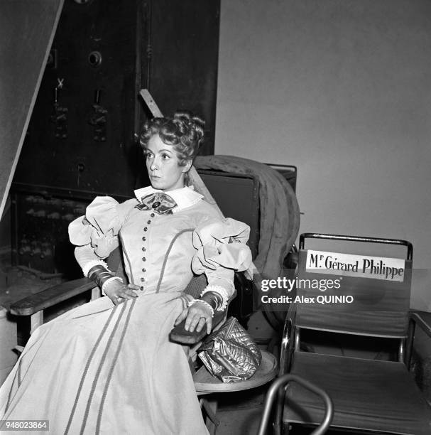 Danielle Darrieux sur le tournage du film " Le rouge et le noir " 1954 : Danielle Darrieux on the set of the movie "The red and the black " by Claude...