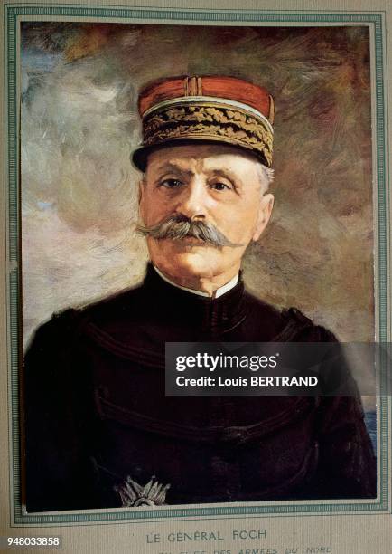 Portrait en 1920 du Maréchal Ferdinand FOCH. Professeur à l'École supérieure de guerre, il en devint commandant en 1907. En 1914, il participa, d'une...