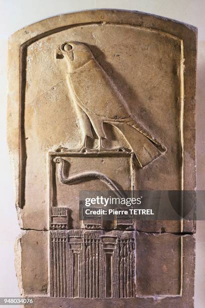 Stèle du roi serpent ou OUADJI-DJER, 2ème roi de la Ière dynastie égyptienne retrouvée dans la nécropole royale d'Abydos.