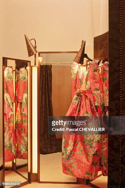 The Yves Saint Laurent fashion house, decoration by Jacques GRANGE. A three-way mirror reflects an evening dress in chiné silk and faille, Spring...