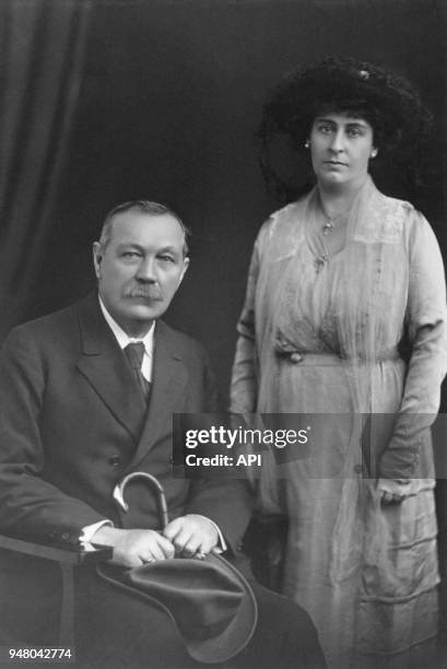 Portrait d'Arthur Conan Doyle et de sa femme Jean Elizabeth Leckie, pour la promotion du centenaire 'Mon cher Watson : 1987, année Sherlock Holmes'...