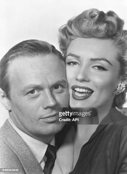 Richard Widmark et Marilyn Monroe pour la promotion du film "Don't Bother to Knock" de Roy Baker, en 1952 aux Etats-Unis.