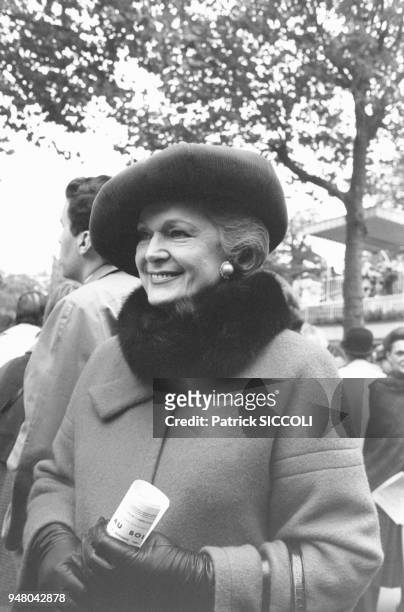 La Bégum, épouse de l'Aga Khan, au Grand Prix de l'Arc de Triomphe le 4 octobre 1981 à Paris, France.
