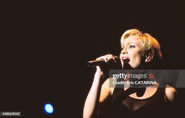 Patricia Kaas on stage.