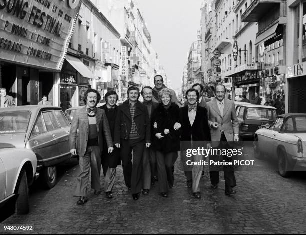 Isabelle Aubret with the Compagnons de la chanson.