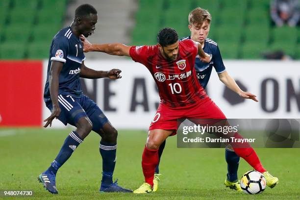 Hulk of Shanghai takes on the defence during the AFC Champions League match between Melbourne Victory and Shanghai SIPG at AAMI Park on April 18,...