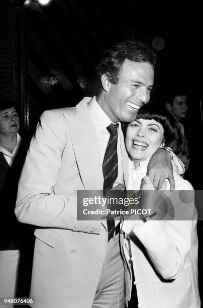 Mireille Mathieu et Julio Iglesias, hit parade RTL à l'Olympia, juin 1980.