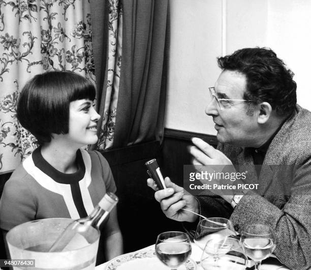 Mireille Mathieu recue à l'Elysée, interviewée par Léon Zitrone , novembre 1969.