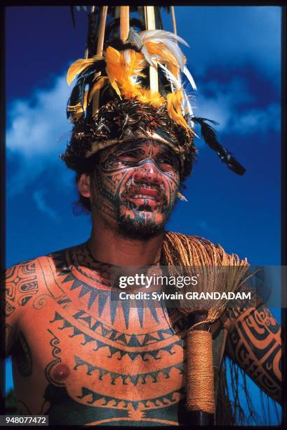 HOMME TATOUE, POLYNESIE FRANCAISE.