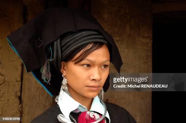 Nord Vietnam, les élegantes de la Minorité Dao Noire avec leur coiffure originale se rencontre dans la région de Tam Duong Nord Vietnam, les...