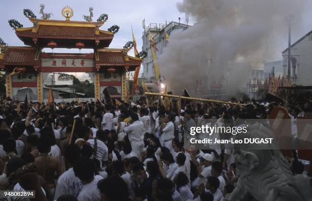 Festival chinois pour les neuf dieux-empereurs, plus communément appelé festival végétarien. Les neuf dieux-empereurs sont supposés apporter bonheur...