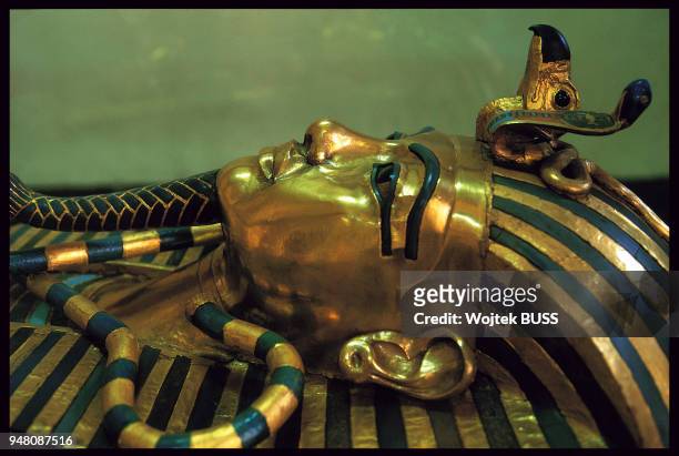 Le Caire - Musee egyptien - tresor de tout ankh amon - masque funeraire EGYPTE : Le Caire - Musee egyptien - tresor de tout ankh amon - masque...