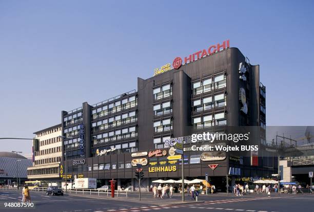 CENTRE MODERNE PRES DE ZOOLOGISCHER GARTEN, BERLIN.
