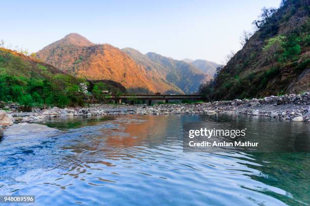 mountains and river shot in haridwar india - uttarákhand fotografías e imágenes de stock