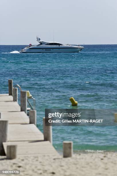 Saint Tropez - Superyachts - Motoryachts - Mangusta 92 "Triple Fun" in Saint Tropez - Mooring at Club 55 at Pampelonne Beach.