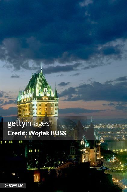 CHATEAU FRONTENAC ET VILLE BASSE DE QUEBEC DEPUIS LA CITADELLE, QUEBEC, CANADA