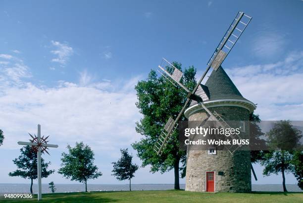 MOULIN A VENT A LA POINTE SUR L'ILE DE MONTREAL, QUEBEC, CANADA.