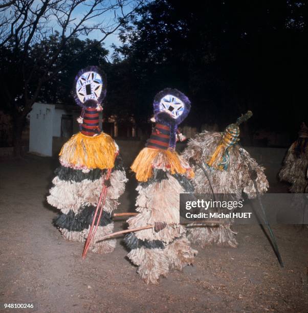 Les maques Bobo de fibres tressées de type Kele sont utilisés dans le cadre des rites de régénération dans la région de Bobo-Dioulasso au Burkina...