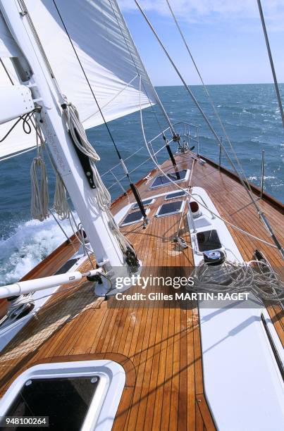 BATEAU, VOILIER EN BOIS.