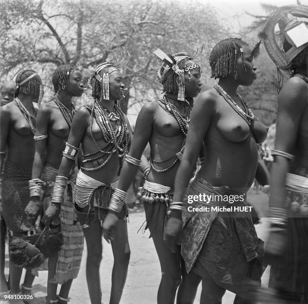 Des Dangaleat donnent une fête en l'honneur des esprits Margay dans le village de Korbo au Tchad vers 1950-1953. Des Dangaleat donnent une fête en...