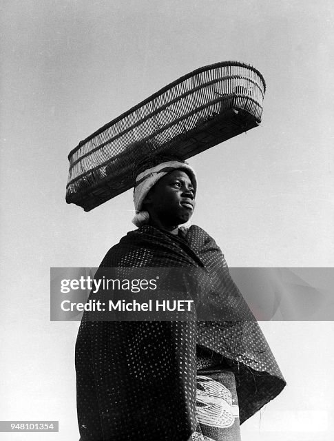 FEMME BASSOUNDI AU CONGO VERS 1950-1953.
