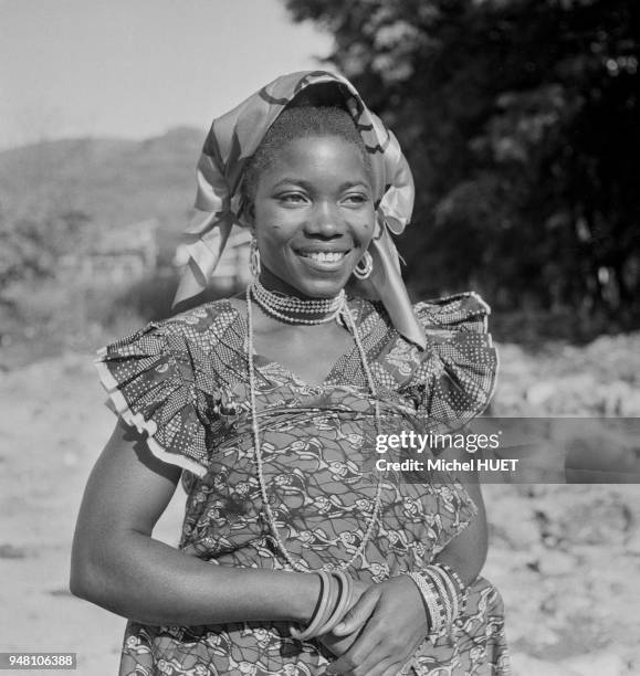 Portrait d'une jeune femme dans la province du Katanga, circa 1950, République démocratique du Congo.