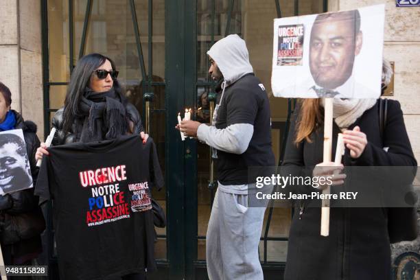 Un collectif " Urgence Notre Police Assassine " contre les violences policières manifeste rue Monsieur Le Prince à Paris devant la plaque en mémoire...