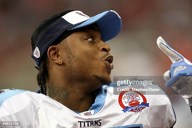 Running back LenDale White of the Tennessee Titans jokes with fans during the game with the Houston Texans on November 23, 2009 at Reliant Stadium in...