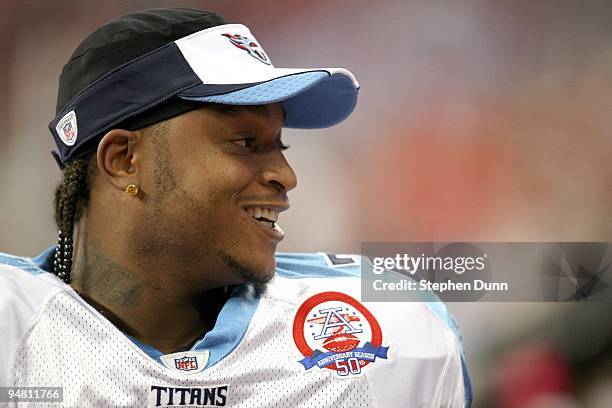 Running back LenDale White of the Tennessee Titans jokes with fans during the game with the Houston Texans on November 23, 2009 at Reliant Stadium in...