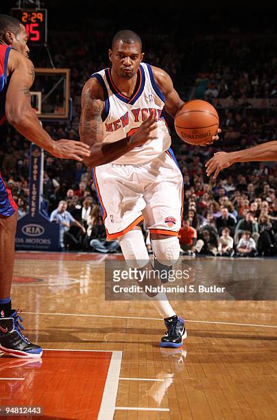 Jonathan Bender of the New York Knicks drives against the Los Angeles Clippers on December 18, 2009 at Madison Square Garden in New York City. NOTE...