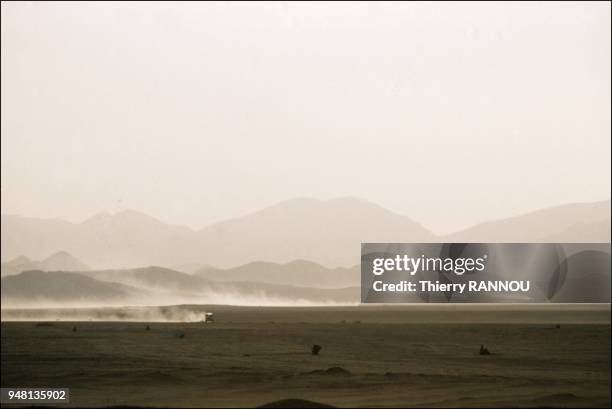 . RALLYE PARIS-DAKAR AUX PORTES DU DESERT DU TENERE.