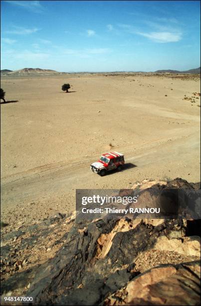 . RALLYE PARIS-DAKAR AUX PORTES DU DESERT DU TENERE.