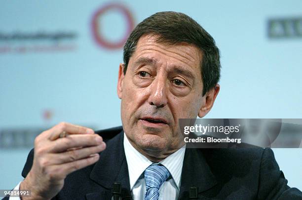 Serge Tchuruk, chairman and CEO of Alcatel SA, addresses a news conference in Paris, France Monday, April 3, 2006. Alcatel-Lucent SA, the world's...
