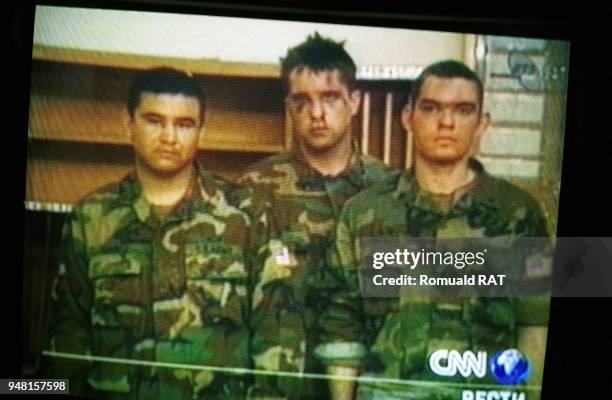 . GUERRE KOSOVO: PHOTO-TV PRISONNIER US.