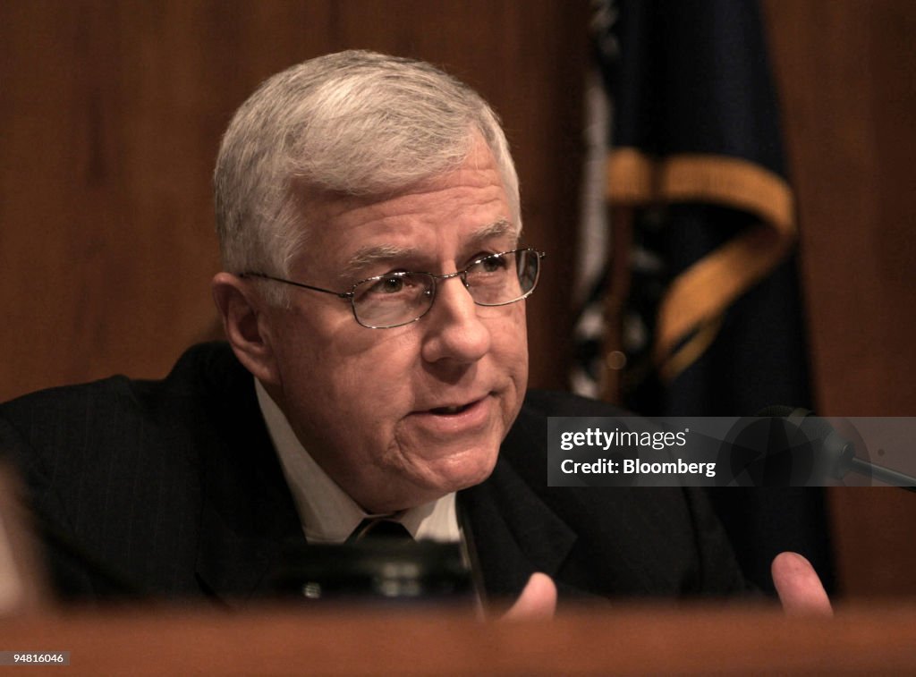 Senator Mike Enzi asks a question at a hearing on Prescripti