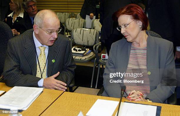 Dutch Finance Minister Gerrit Zalm, left, gestures while talking with German Federal Minister for Economic Cooperation and Development Heidemarie...